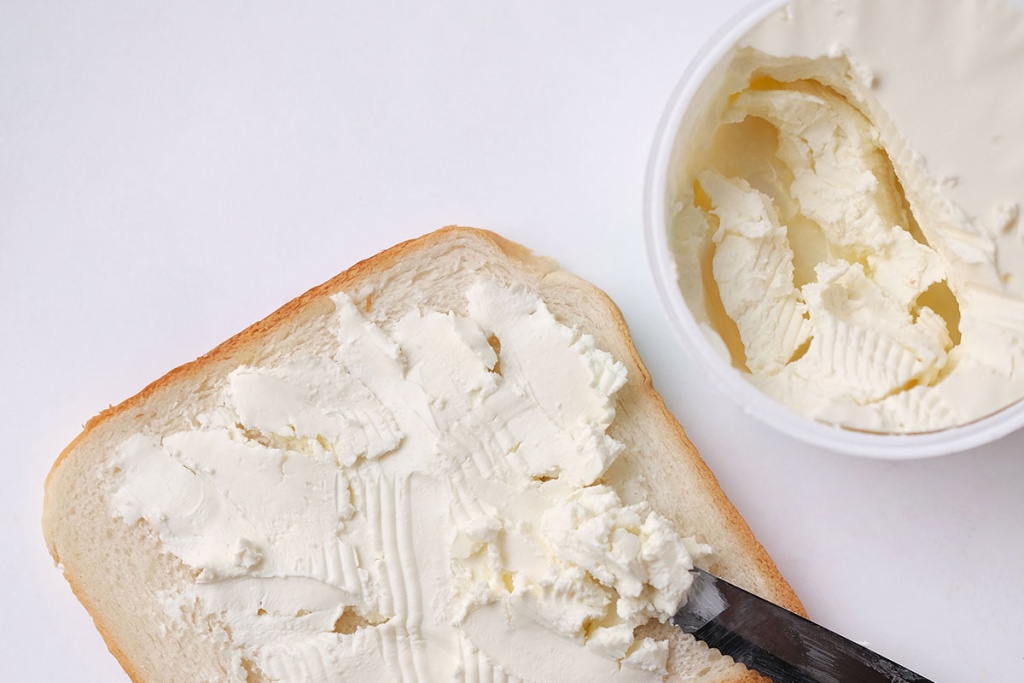 Закуска с красной рыбой и сыром Закуска с красной рыбой и сыром