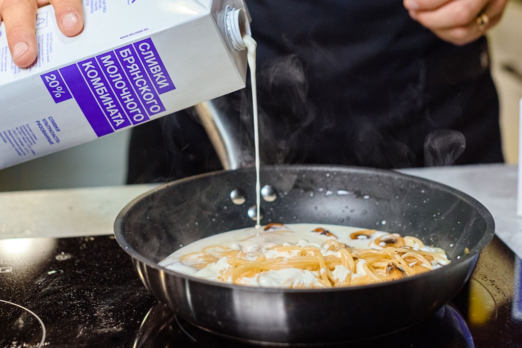 Спагетти с грибами и сливками Спагетти с грибами и сливками