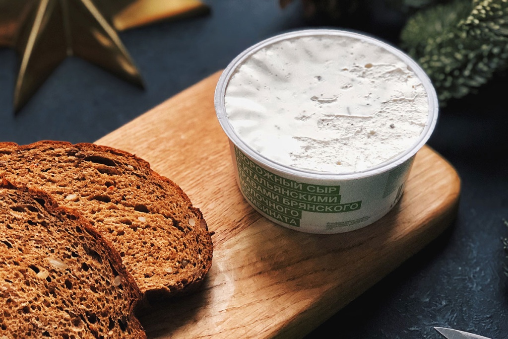 Закуска с творожным сыром, маслом и лососем Закуска с творожным сыром, маслом и лососем