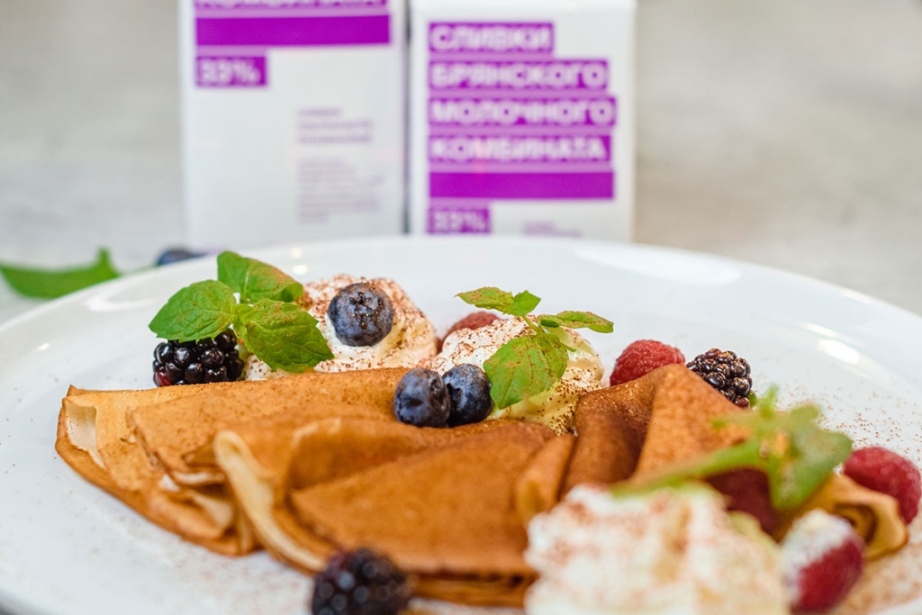 Сладкие блинчики со сливками