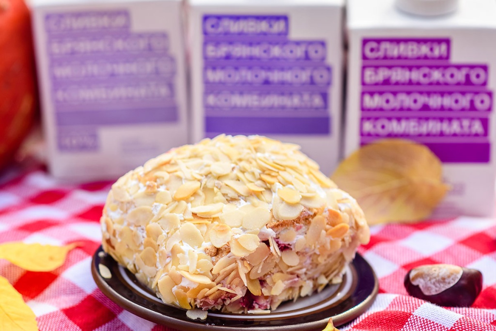 Сладкие пончики с миндальной стружкой