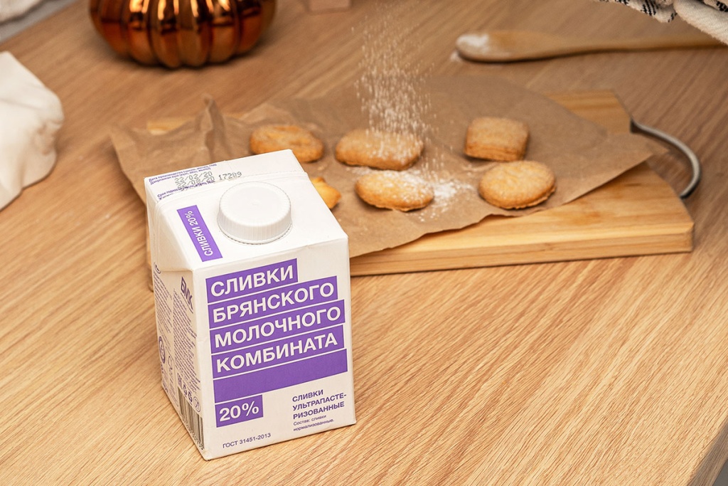 Сахарное печенье со сливками